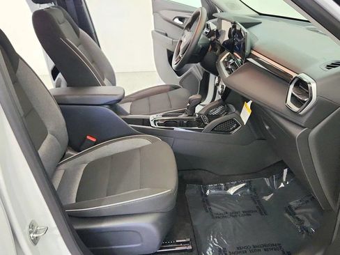 Used 2025 Chevrolet TrailBlazer LT AWD/4WD image 29