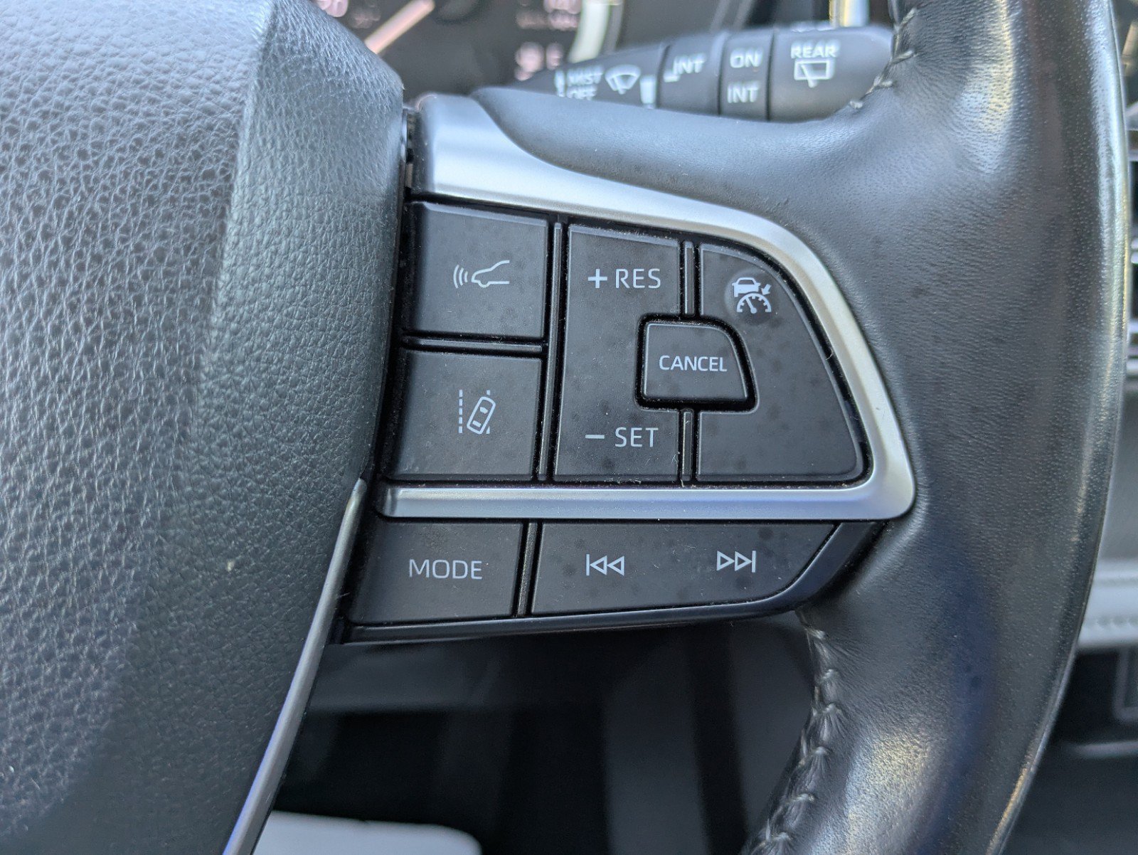 Used 2023 Toyota Highlander L FWD image 21