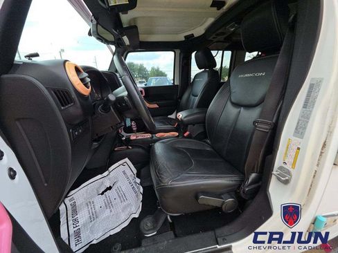 Used 2015 Jeep Wrangler Unlimited Rubicon w/ Connectivity Group AWD/4WD image 16