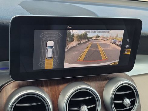 Used 2022 Mercedes-Benz GLC 300 w/ Multimedia Package Lite image 19