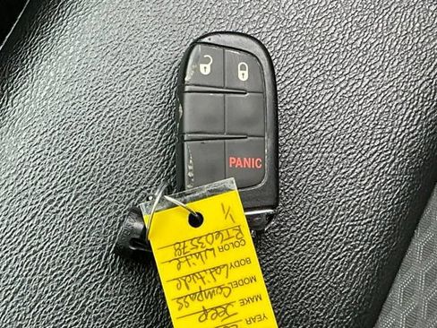 Used 2024 Jeep Compass Latitude AWD/4WD image 34