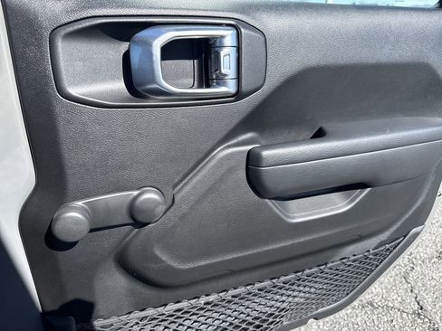 Used 2022 Jeep Gladiator Sport w/ Trailer Tow Package image 16