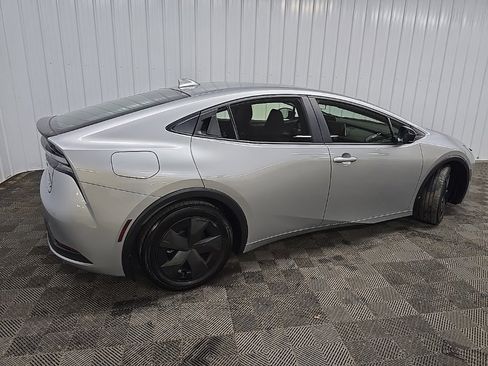 Used 2025 Toyota Prius Plug-In Hybrid image 3