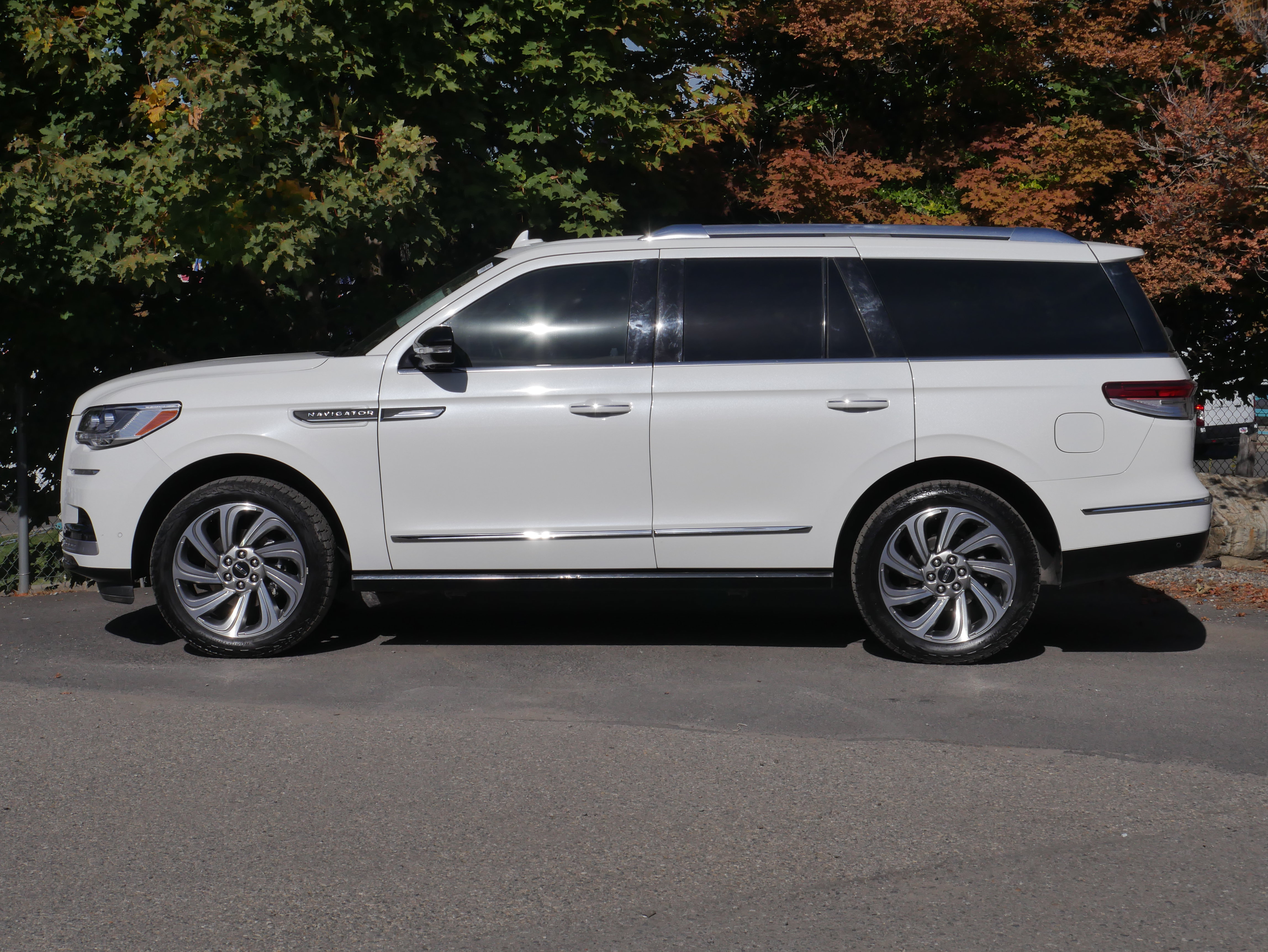 Used 2023 Lincoln Navigator Reserve w/ Equipment Group 201A AWD/4WD image 19