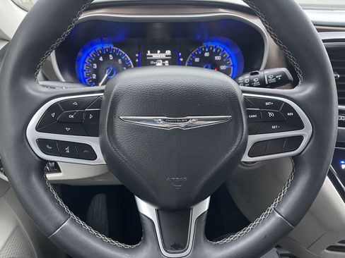 Used 2023 Chrysler Voyager LX image 30