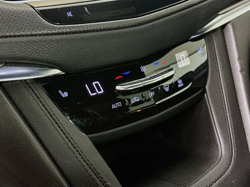 Used 2022 Cadillac XT5 Luxury w/ LPO, ONYX Package FWD image 22