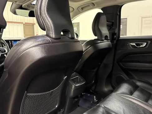 Used 2025 Volvo XC60 B5 Plus image 14