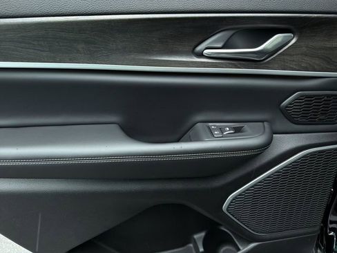 New 2026 Jeep Grand Cherokee L Limited AWD/4WD image 17