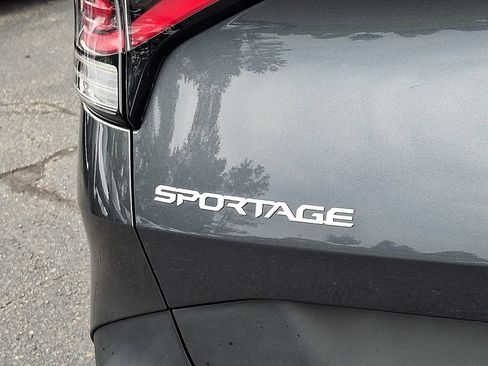 Used 2023 Kia Sportage LX AWD/4WD image 16