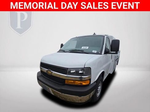 New 2025 Chevrolet Express 3500 w/ Power Convenience Package RWD image 12