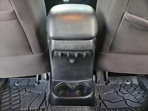 Used 2013 Jeep Wrangler Unlimited Rubicon w/ Connectivity Group AWD/4WD image 16