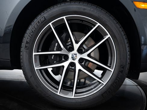New 2025 Porsche Macan image 11