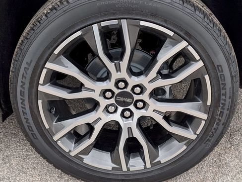New 2026 GMC Acadia Denali Ultimate w/ LPO, Floor Liner Package AWD/4WD image 9
