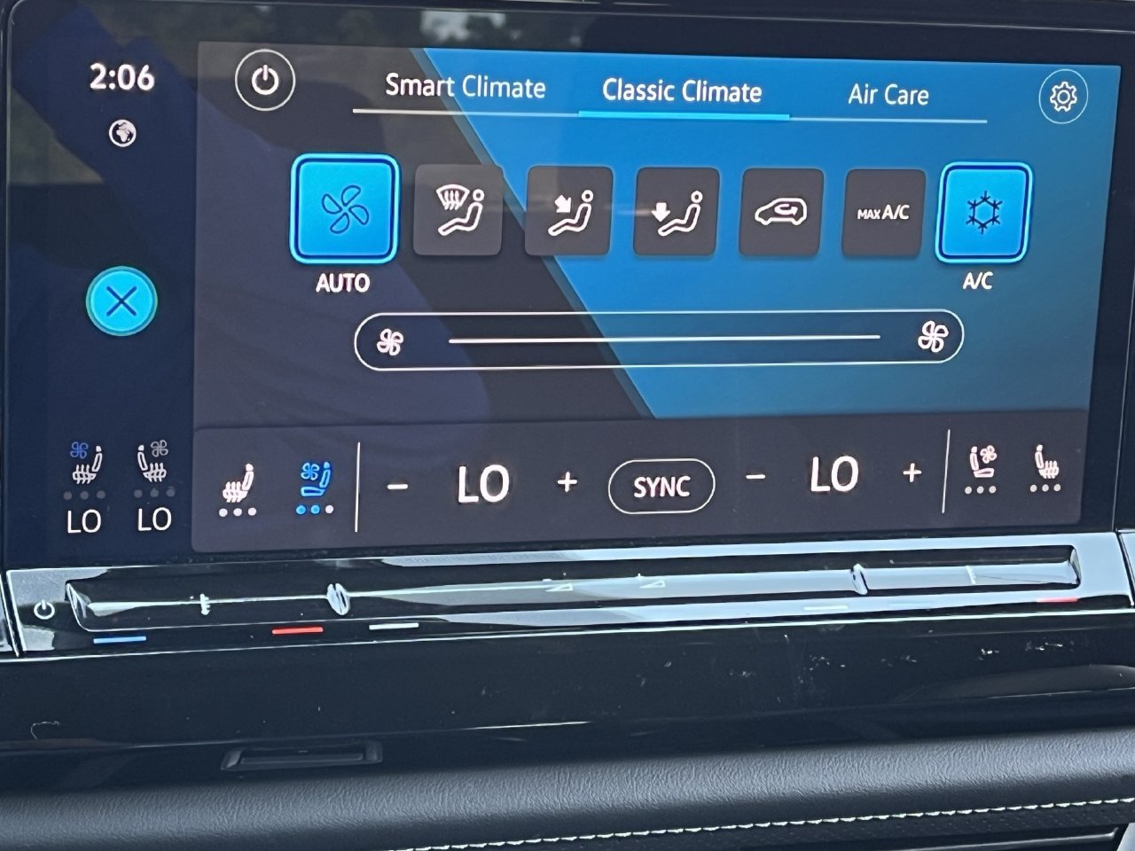 Used 2026 Volkswagen Atlas Cross Sport SE FWD image 19