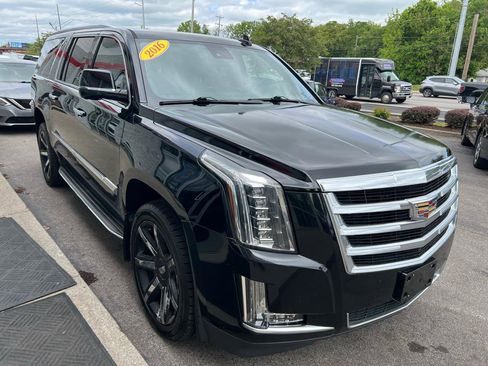 Used 2016 Cadillac Escalade ESV Luxury AWD/4WD image 8