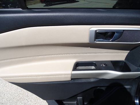 Used 2020 Ford Explorer XLT w/ Equipment Group 202A image 38