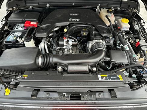 Used 2021 Jeep Wrangler Unlimited Sport image 17