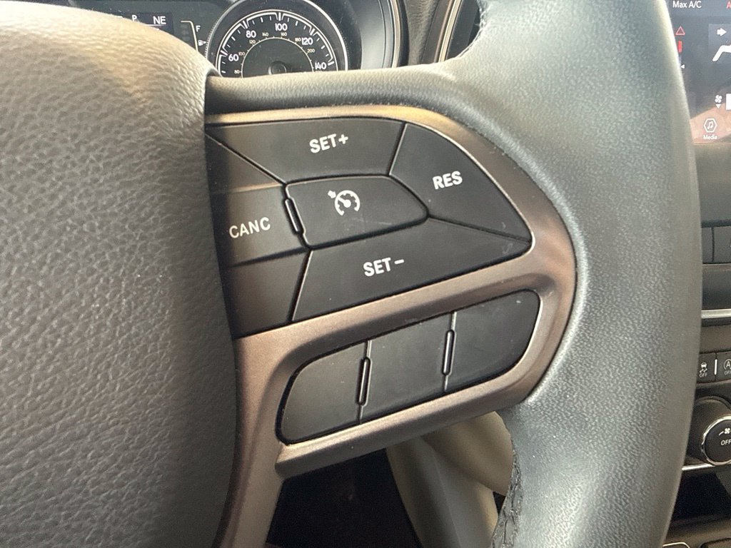 Used 2020 Jeep Cherokee Latitude Plus AWD/4WD image 17