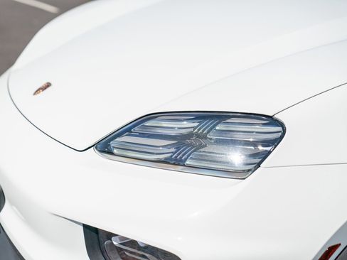 Used 2025 Porsche Macan 4S Electric AWD/4WD image 29