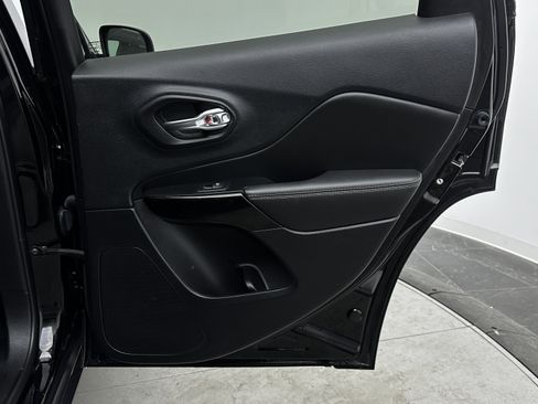 Used 2023 Jeep Cherokee Altitude Lux w/ Lux Elite Package image 32