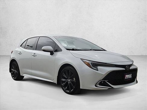 Used 2024 Toyota Corolla XSE FWD image 3
