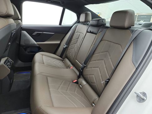 Used 2025 BMW i5 xDrive40 w/ Premium Package AWD/4WD image 15