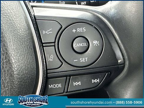 Used 2023 Toyota Venza LE image 23