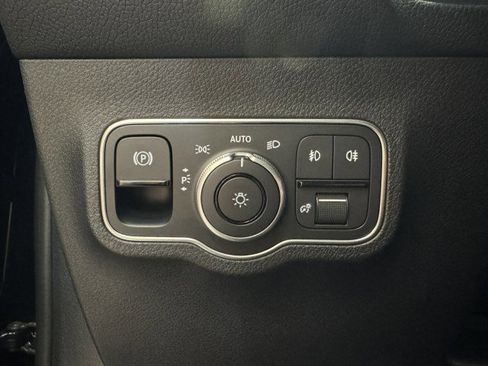 Certified 2025 Mercedes-Benz GLB 250 image 19