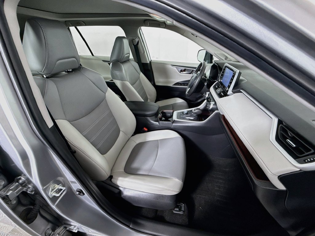 Used 2021 Toyota RAV4 Limited AWD/4WD image 30