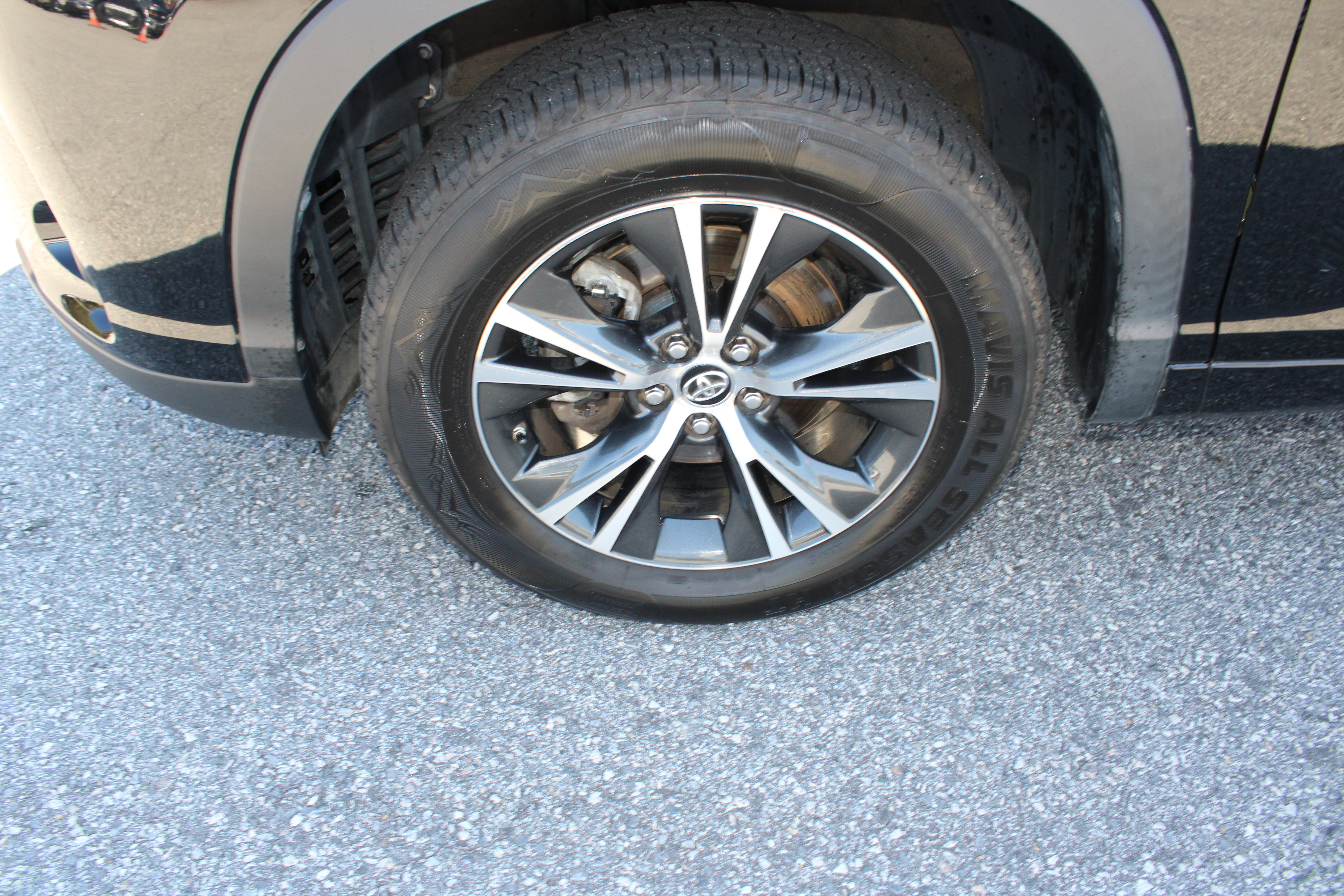 Used 2018 Toyota Highlander Plus FWD image 10