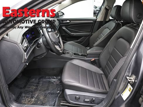 Used 2024 Volkswagen Jetta SE FWD image 14