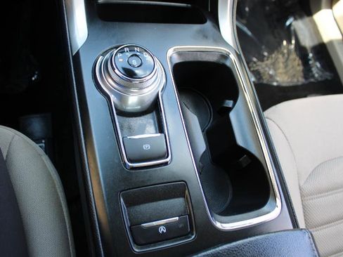 Used 2019 Ford Fusion SE image 24