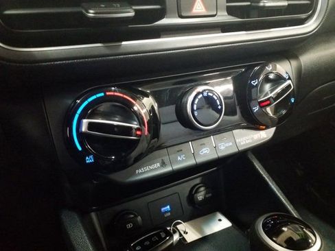 Used 2022 Hyundai Kona SEL image 7