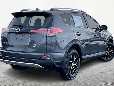 Used 2016 Toyota RAV4 SE image 2
