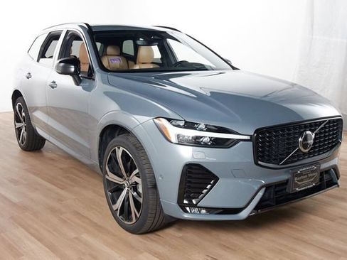 Used 2024 Volvo XC60 B5 Ultimate AWD/4WD image 3