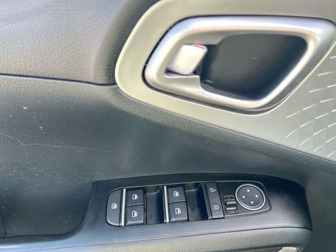 Used 2023 Kia Soul LX w/ Option Group 015 FWD image 13
