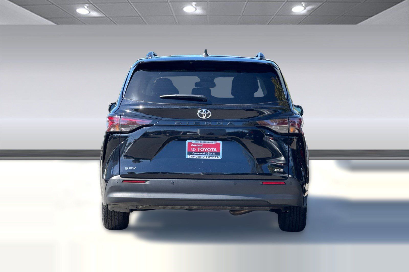 Used 2026 Toyota Sienna XLE FWD image 10