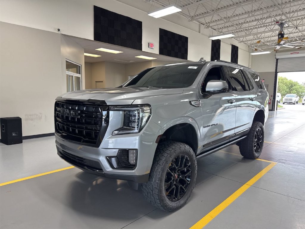 Used 2024 GMC Yukon Denali AWD/4WD image 2