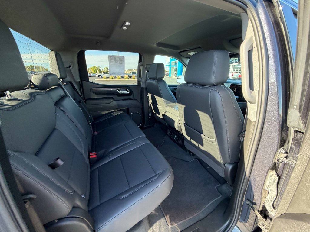 Used 2025 GMC Sierra 1500 SLT AWD/4WD image 27