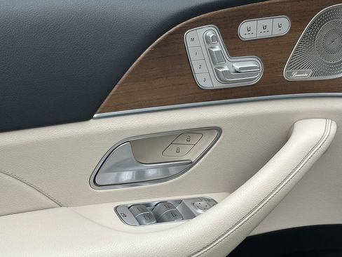 Used 2022 Mercedes-Benz GLS 450 4MATIC image 12