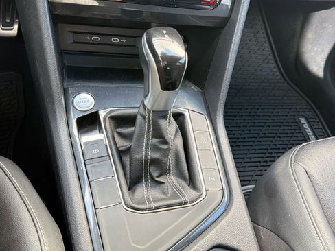 Used 2023 Volkswagen Tiguan SE R-Line image 17