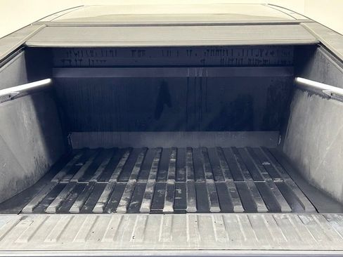 Used 2024 Tesla Cybertruck AWD Crew Cab image 15