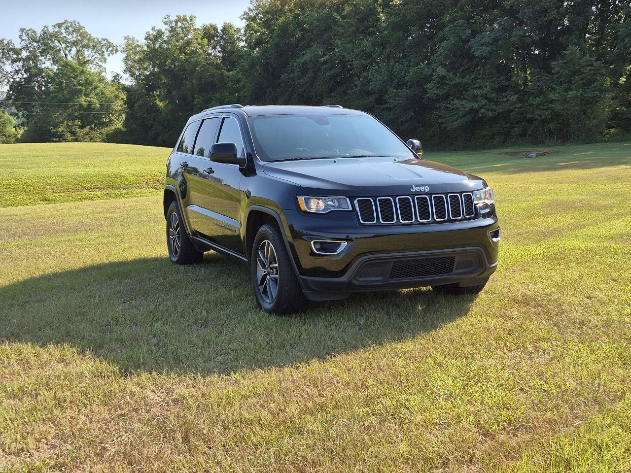 Used 2019 Jeep Grand Cherokee Laredo w/ Laredo X Package RWD image 14