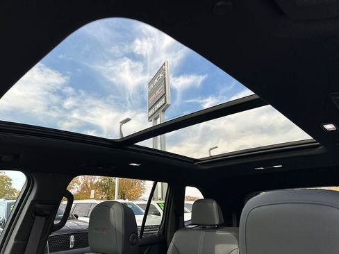 Used 2025 GMC Acadia AT4 w/ Luxury Package image 31