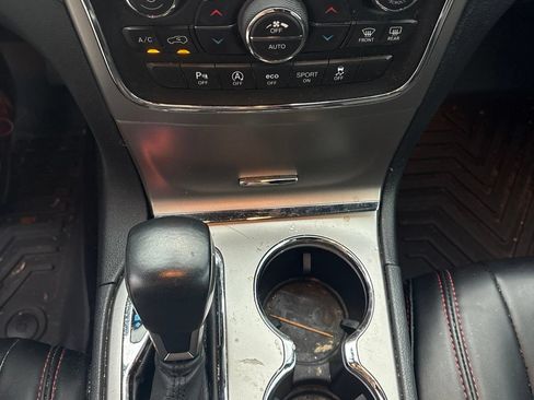 Used 2019 Jeep Grand Cherokee Laredo RWD image 16