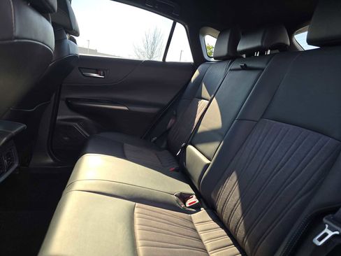 Used 2021 Toyota Venza XLE image 19