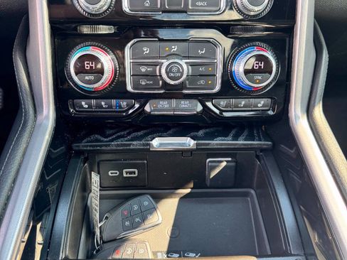 Used 2023 GMC Yukon Denali RWD image 8