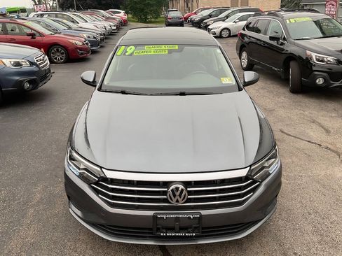 Used 2019 Volkswagen Jetta SE w/ Cold Weather Package FWD image 4