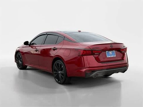 Used 2021 Nissan Altima 2.5 SR w/ SR Premium Package image 3