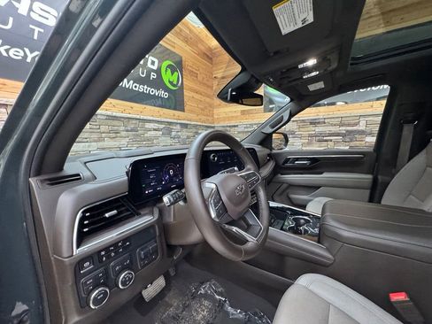 Used 2025 Chevrolet Tahoe Z71 w/ Comfort Package AWD/4WD image 33